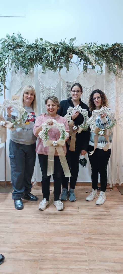 Taller de macramé en Murcia: Corona navideña con eucalipto